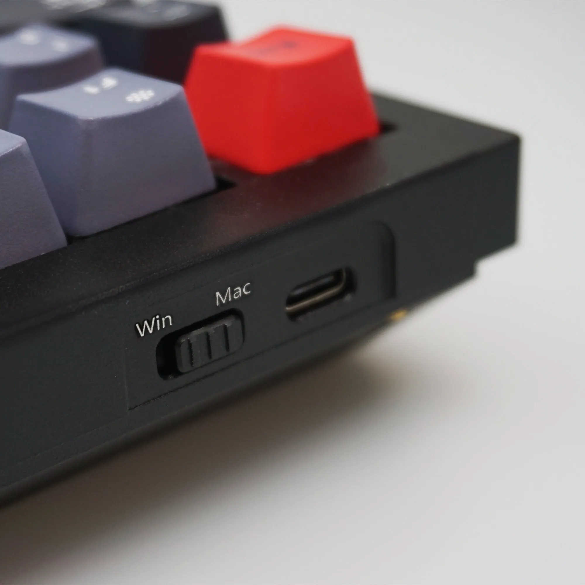 Custom Q1 QMK Mechanical Keyboard (Q1 Carbon Black w/ Knob)(Dolch Red Keycap)