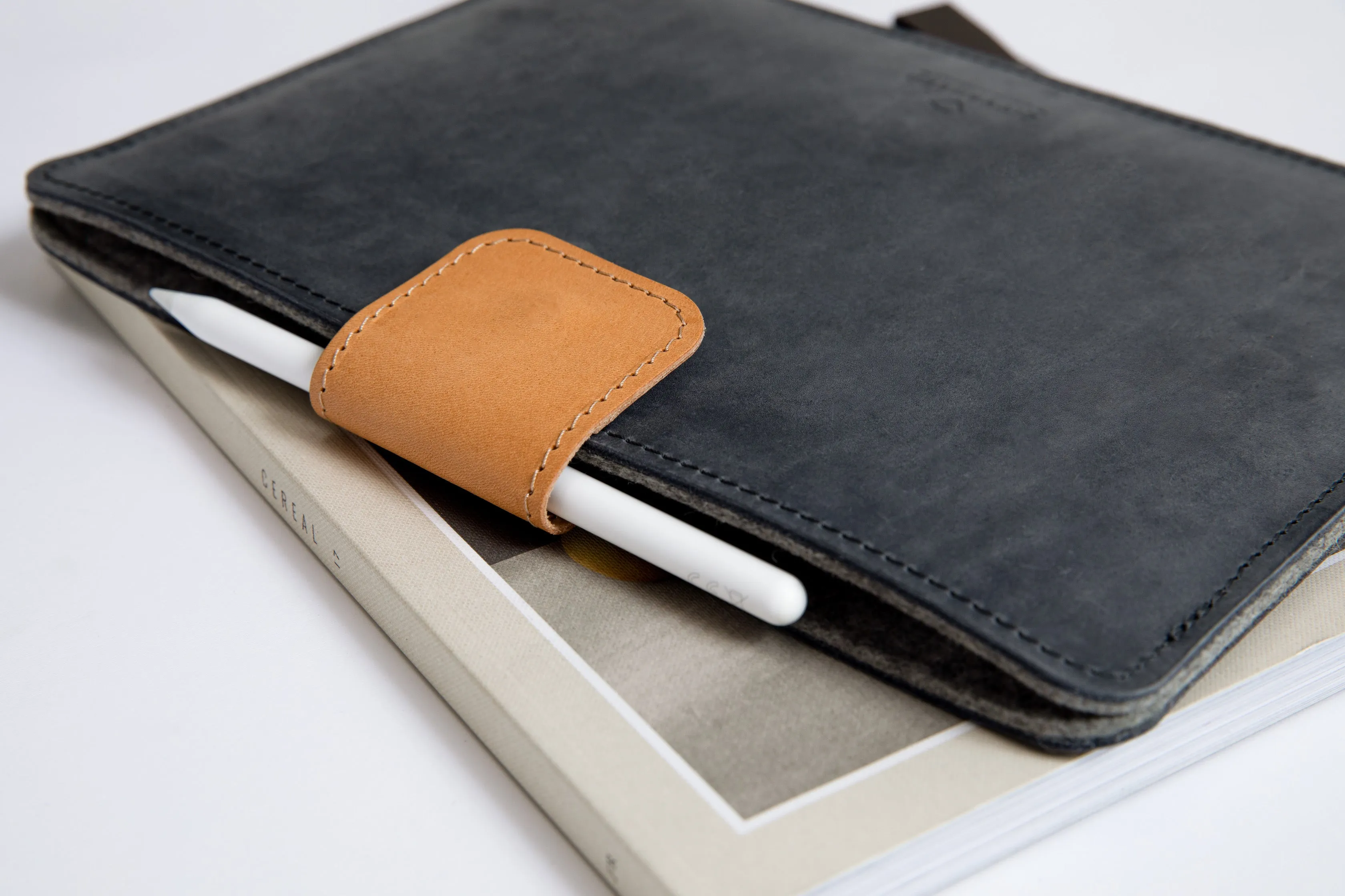 KEEP IT SNUG iPad Case/ Scandinavian Grey/