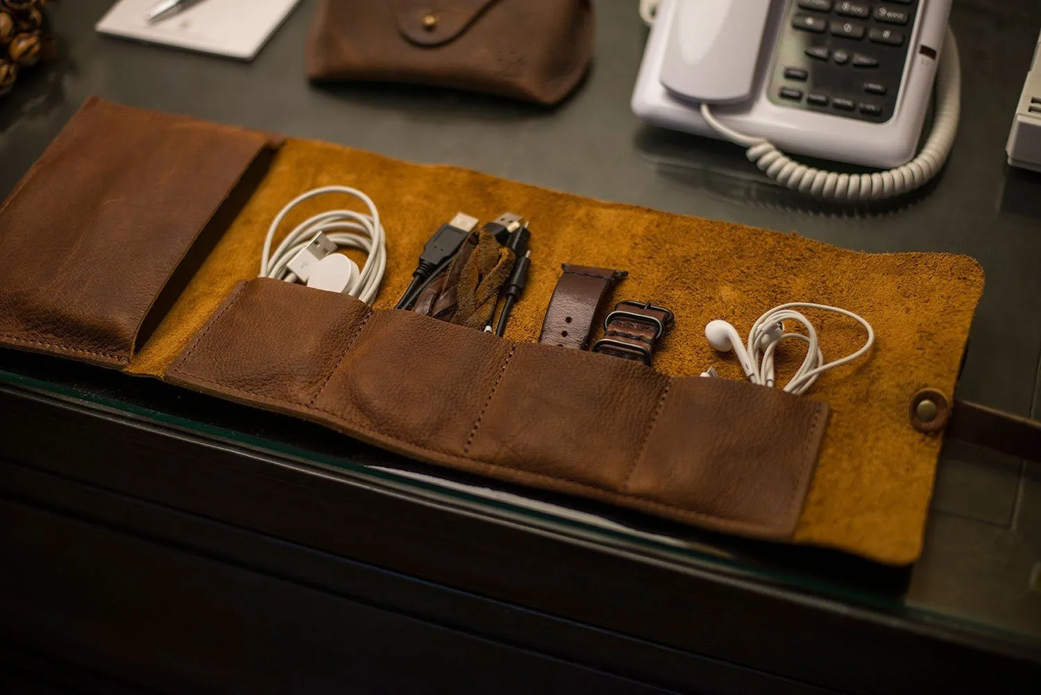 LEATHER CHARGING CABLE ROLL